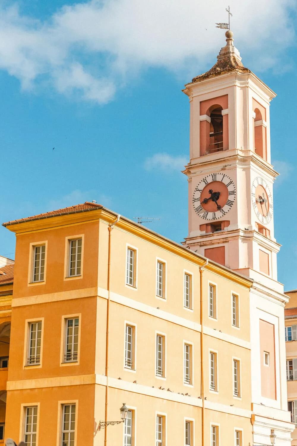 Promenade dans les rues de Nice